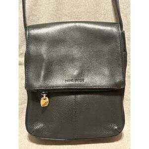 Vintage 90’s Genuine Leather Nine West Minimalist Leather Crossbody Barely Used